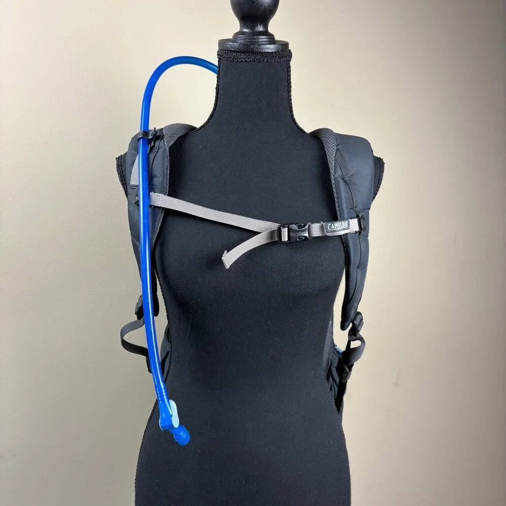 CamelBak Cloud Walker 18 Hydration Backpack 2L Reservoir – Gray Hiking‎ Daypack